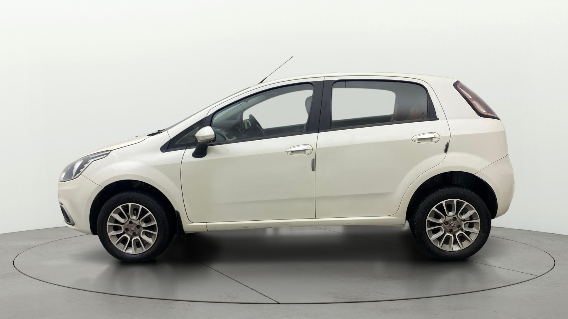 View 2016 Fiat Punto Evo 1.2L Pure Fire Petrol Image 5 Used 2016 Fiat Punto Evo 1.2L Pure Fire Petrol Image 5