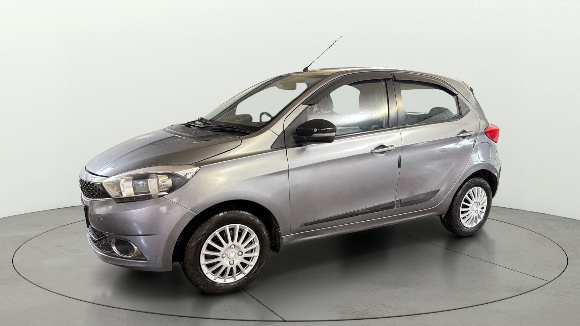 View 2019 Tata Tiago Revotorq XB Image 34 Used 2019 Tata Tiago Revotorq XB Image 34