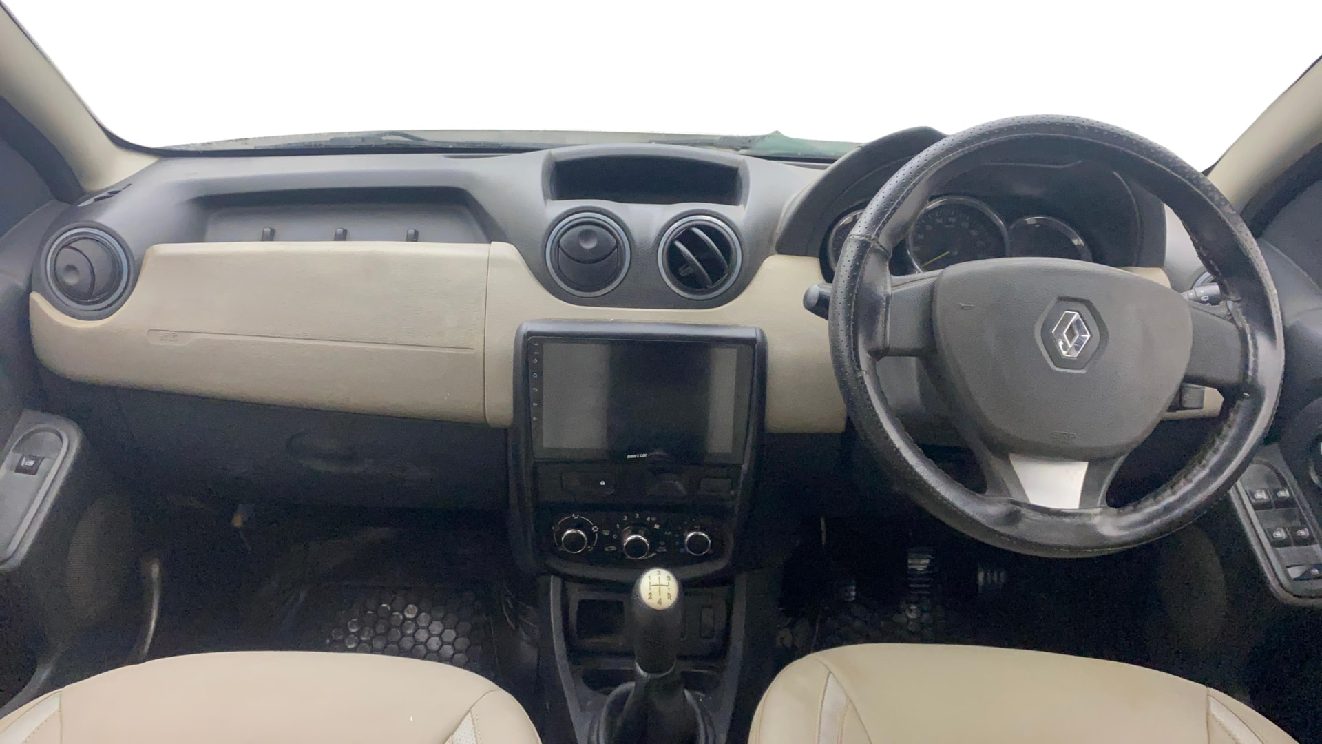 View 2015 Renault Duster 85 PS RxL plus Diesel Image 30 Used 2015 Renault Duster 85 PS RxL plus Diesel Image 30