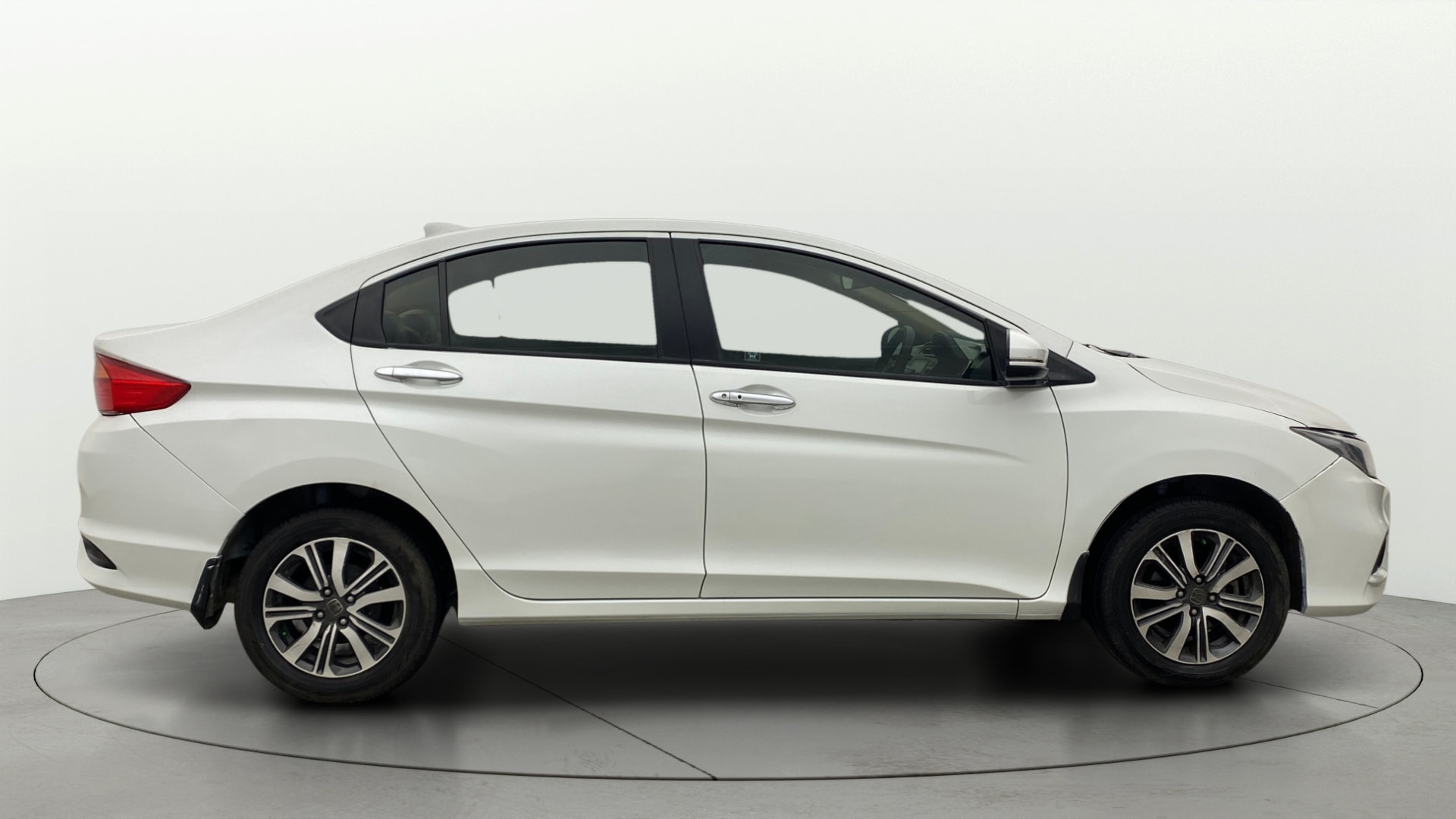 View 2021 Honda City ZX MT Diesel Anniversary Edition Image 9 Used 2021 Honda City ZX MT Diesel Anniversary Edition Image 9