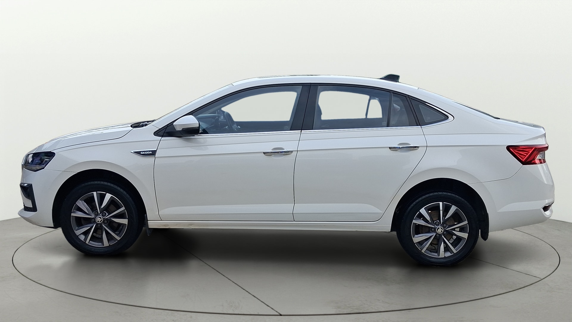 View 2023 Skoda Slavia Style 1.0 TSI AT Image 5 Used 2023 Skoda Slavia Style 1.0 TSI AT Image 5