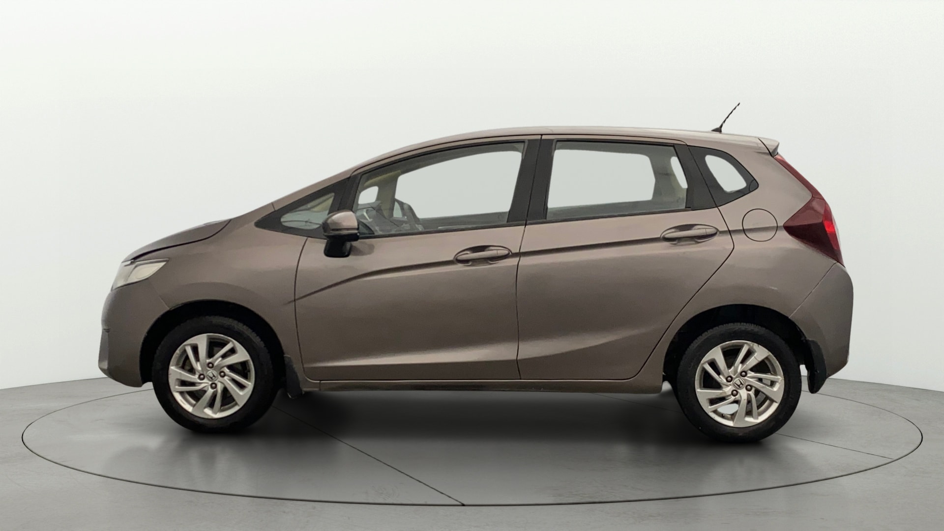 View 2016 Honda Jazz E MT Diesel Image 5 Used 2016 Honda Jazz E MT Diesel Image 5