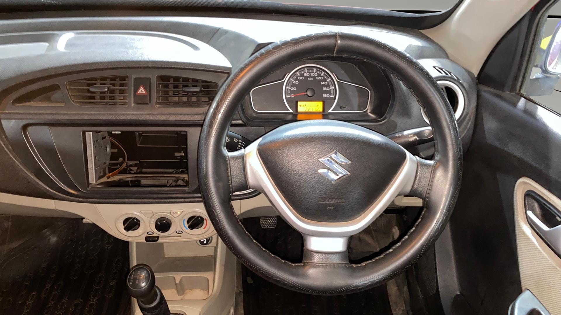 View 2020 Maruti Suzuki 1000 Base Variant Image 20 Used 2020 Maruti Suzuki 1000 Base Variant Image 20