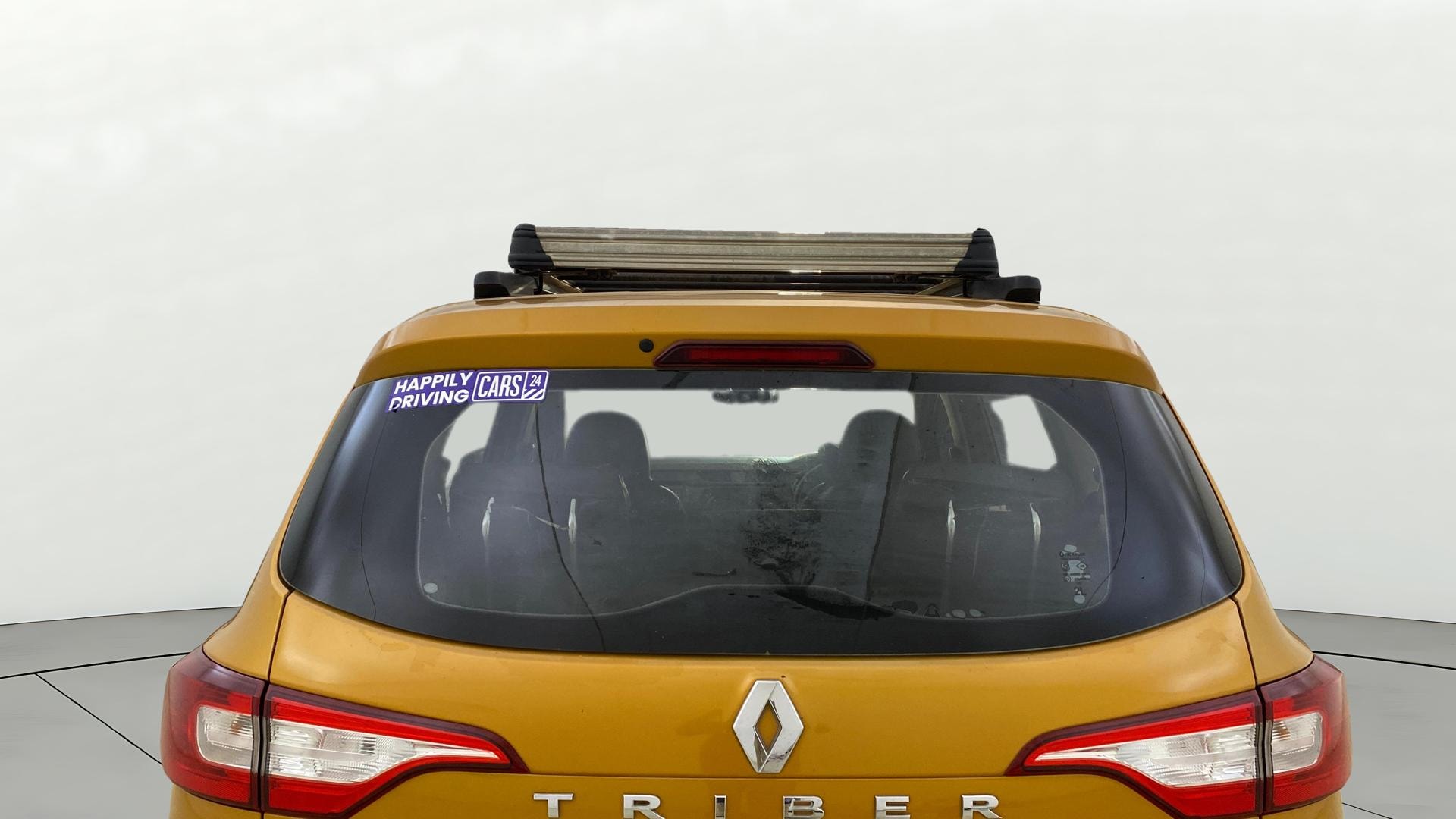 View 2020 Renault Triber RXT Image 4 Used 2020 Renault Triber RXT Image 4