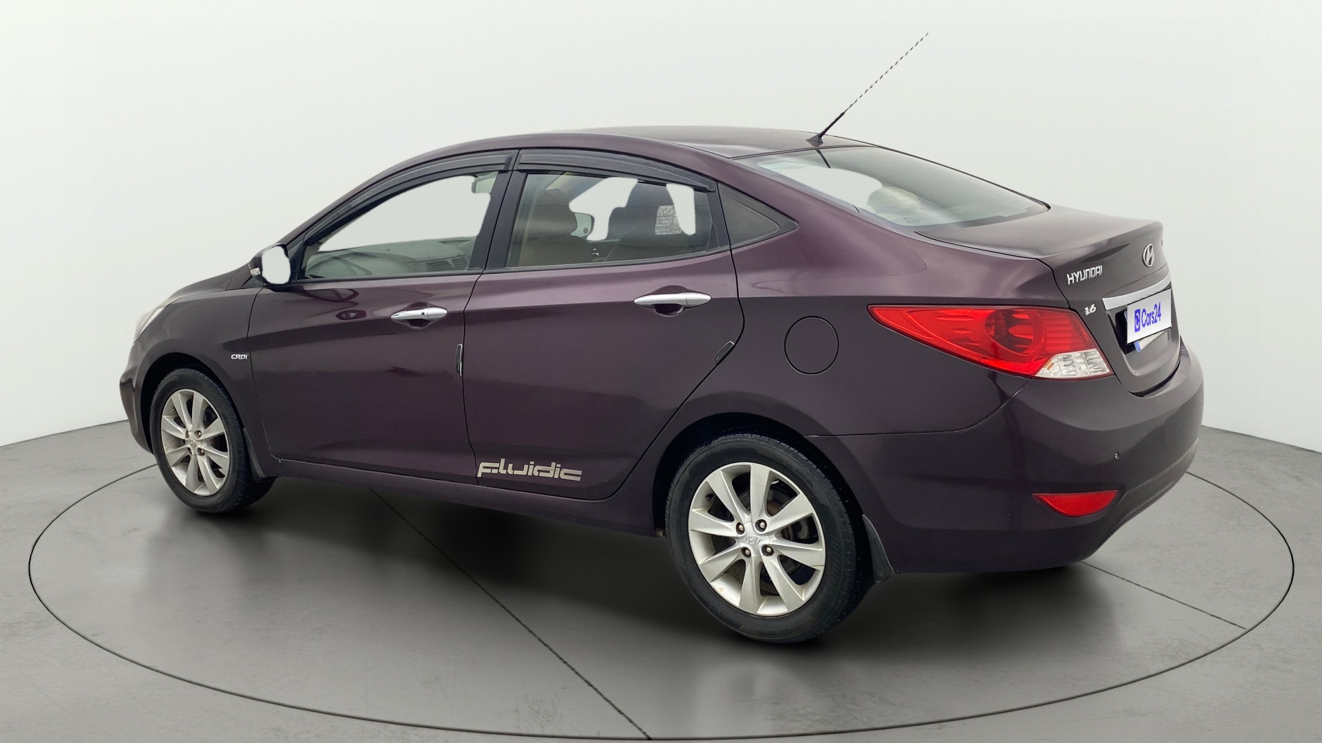 View 2013 Hyundai Fluidic Verna 1.6 CRDI SX AT Image 2 Used 2013 Hyundai Fluidic Verna 1.6 CRDI SX AT Image 2