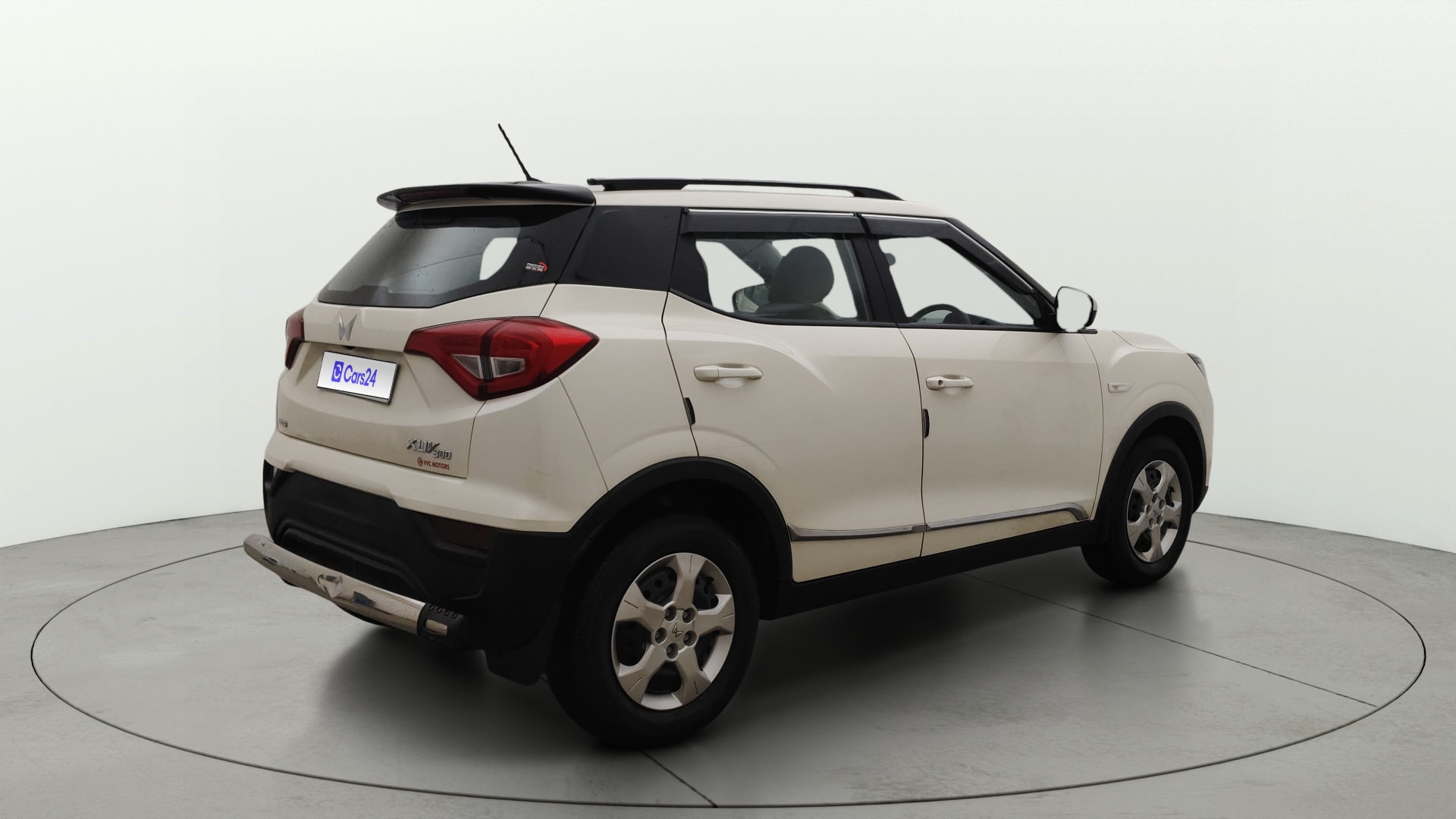 Used 2023 Mahindra XUV300 Used 2023 Mahindra XUV300