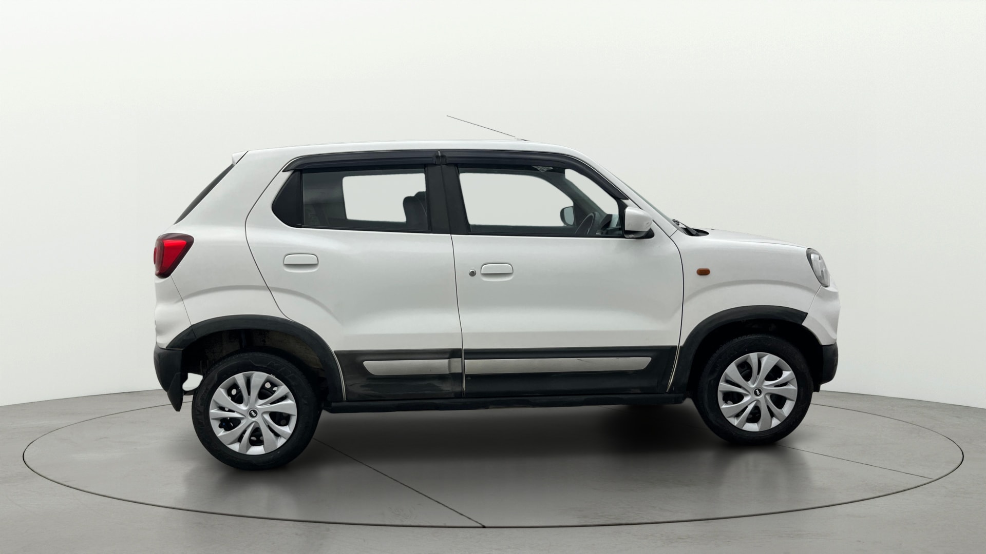 View 2020 Maruti Suzuki 1000 Base Variant Image 8 Used 2020 Maruti Suzuki 1000 Base Variant Image 8