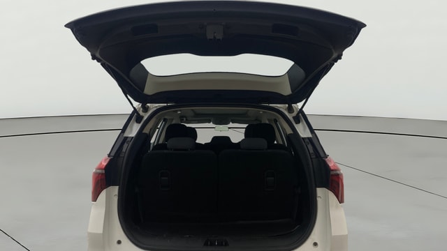 View Mahindra XUV700 Image 39 Used Mahindra XUV700 Image 39