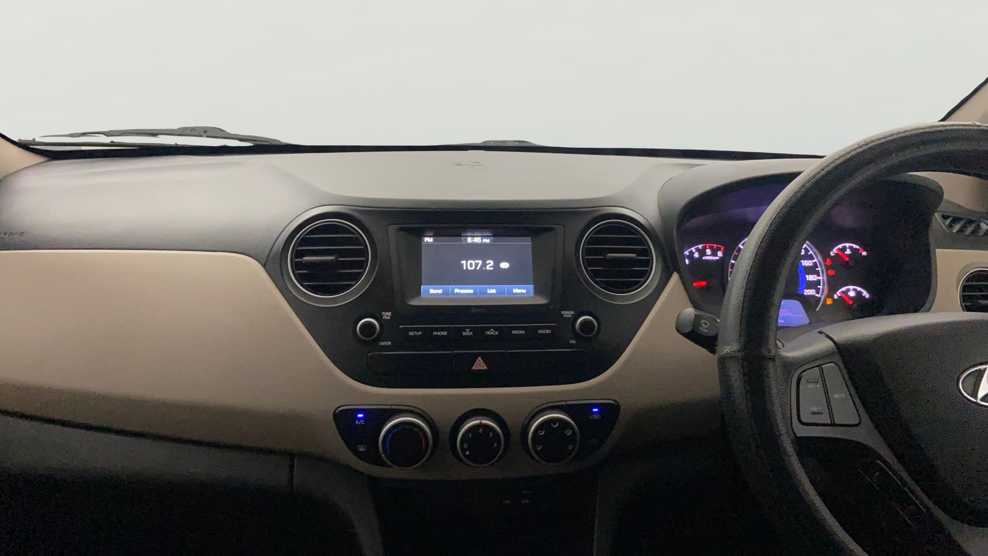 View 2017 Hyundai Grand i10 1.2 Sportz Diesel Image 17 Used 2017 Hyundai Grand i10 1.2 Sportz Diesel Image 17