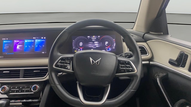 View Mahindra XUV700 Image 14 Used Mahindra XUV700 Image 14