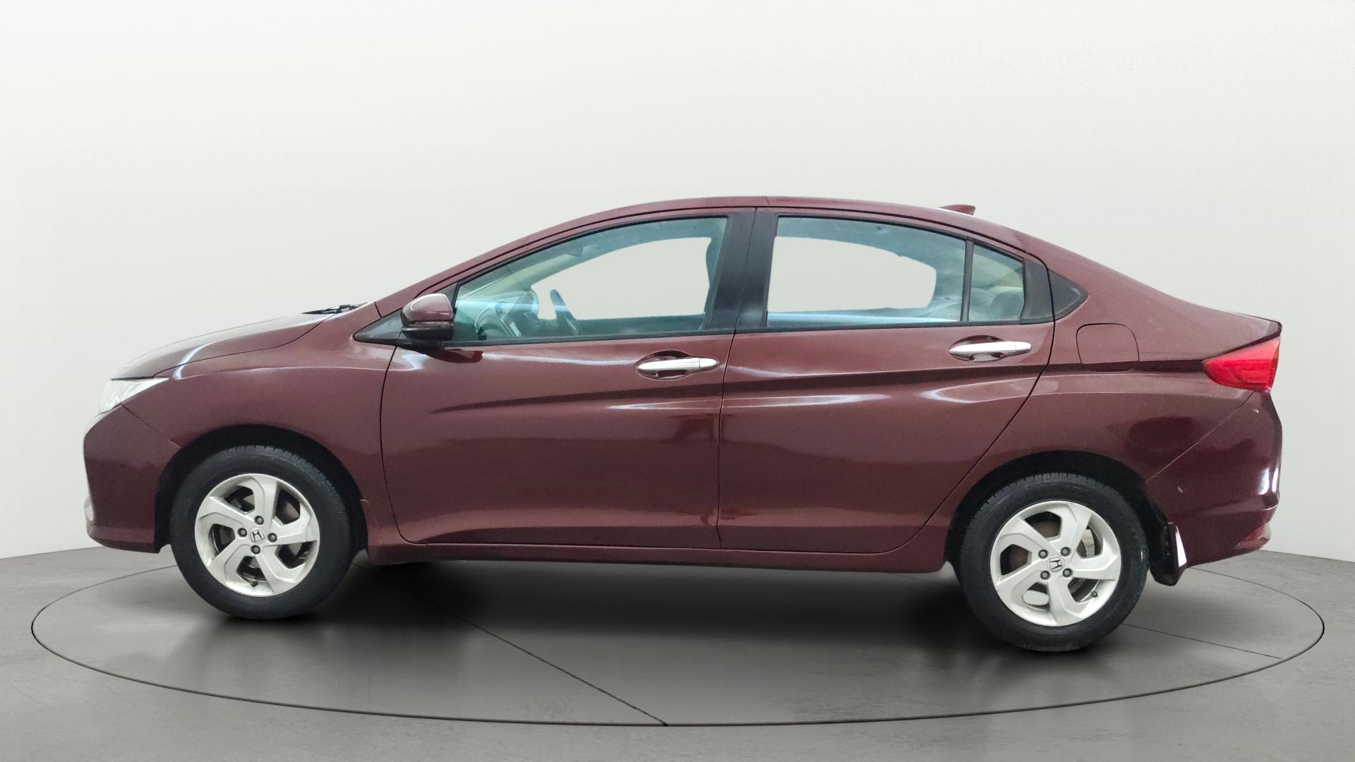 View 2015 Honda City ZX MT Diesel Anniversary Edition Image 6 Used 2015 Honda City ZX MT Diesel Anniversary Edition Image 6