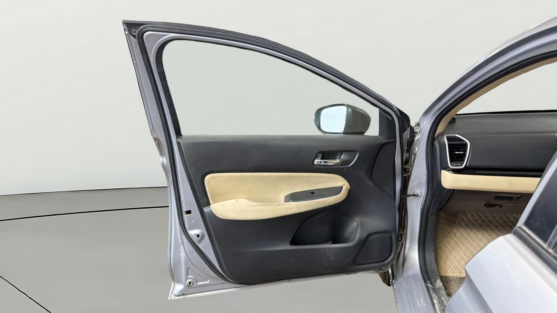View 2020 Honda City ZX MT Diesel Anniversary Edition Image 37 Used 2020 Honda City ZX MT Diesel Anniversary Edition Image 37