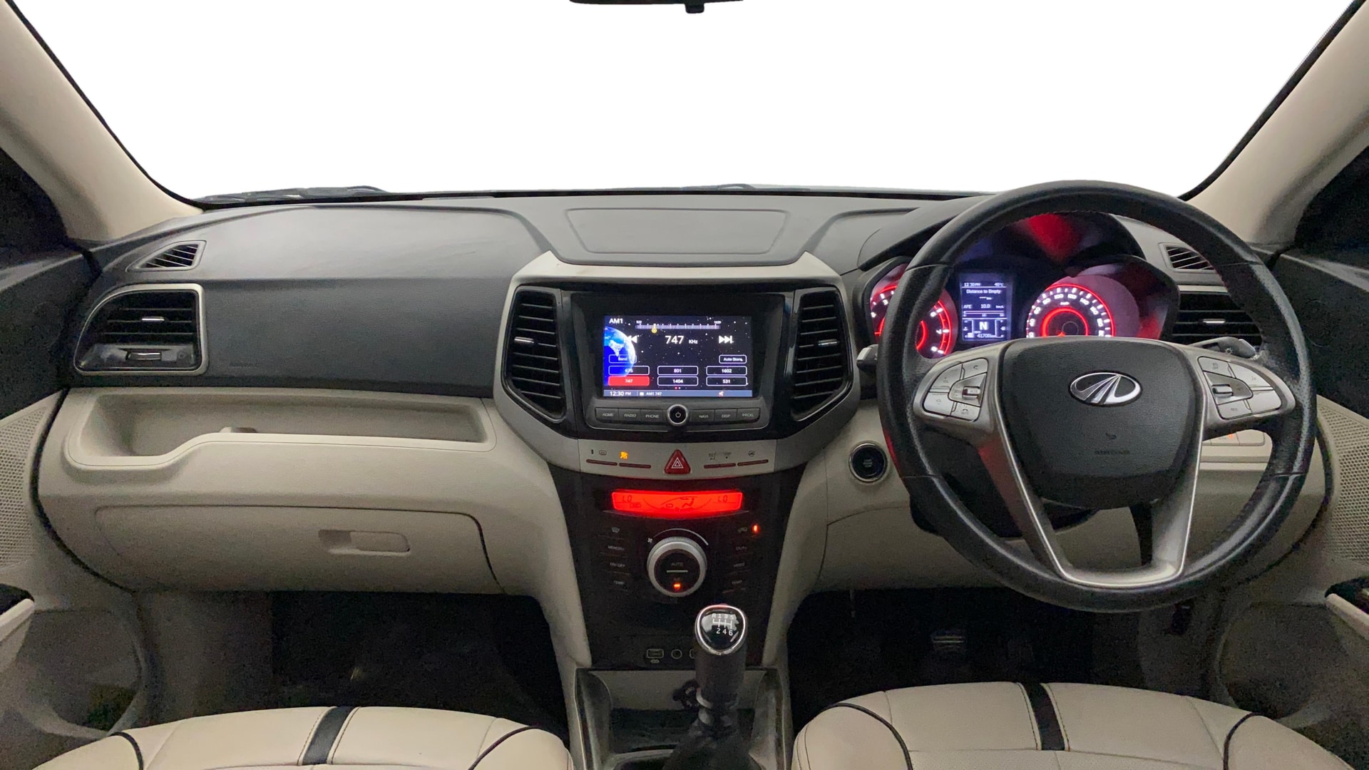 View 2022 Mahindra XUV300 W4 Petrol BS IV Image 17 Used 2022 Mahindra XUV300 W4 Petrol BS IV Image 17