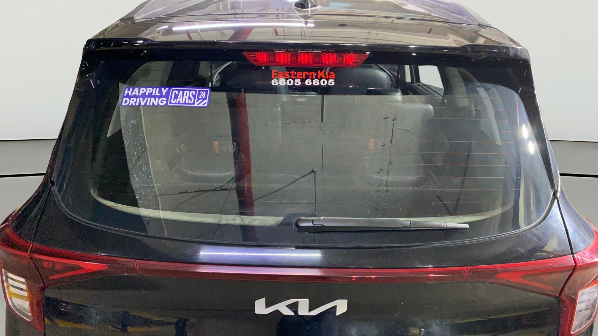View 2023 Kia Carens Prestige 1.5 Petrol 7 STR Image 4 Used 2023 Kia Carens Prestige 1.5 Petrol 7 STR Image 4
