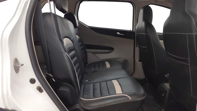 View Renault Triber Image 30 Used Renault Triber Image 30