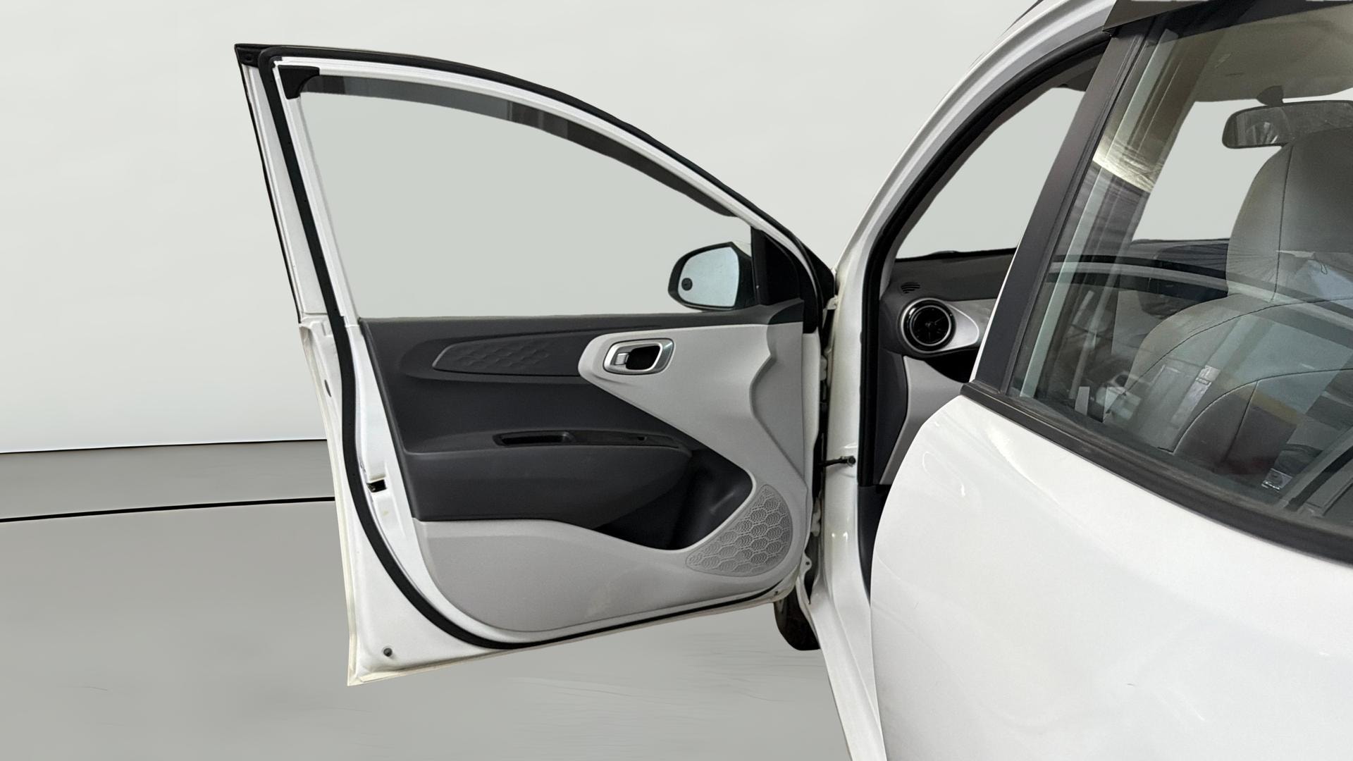View 2023 Hyundai Grand i10 Nios Sportz Petrol Image 32 Used 2023 Hyundai Grand i10 Nios Sportz Petrol Image 32