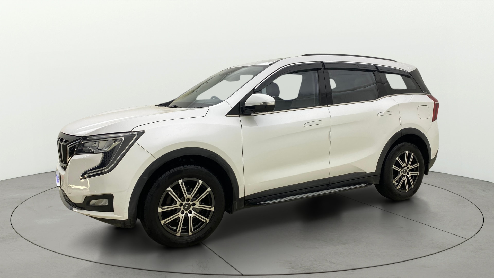 View 2023 Mahindra XUV700 MX Petrol 5 STR Image 23 Used 2023 Mahindra XUV700 MX Petrol 5 STR Image 23