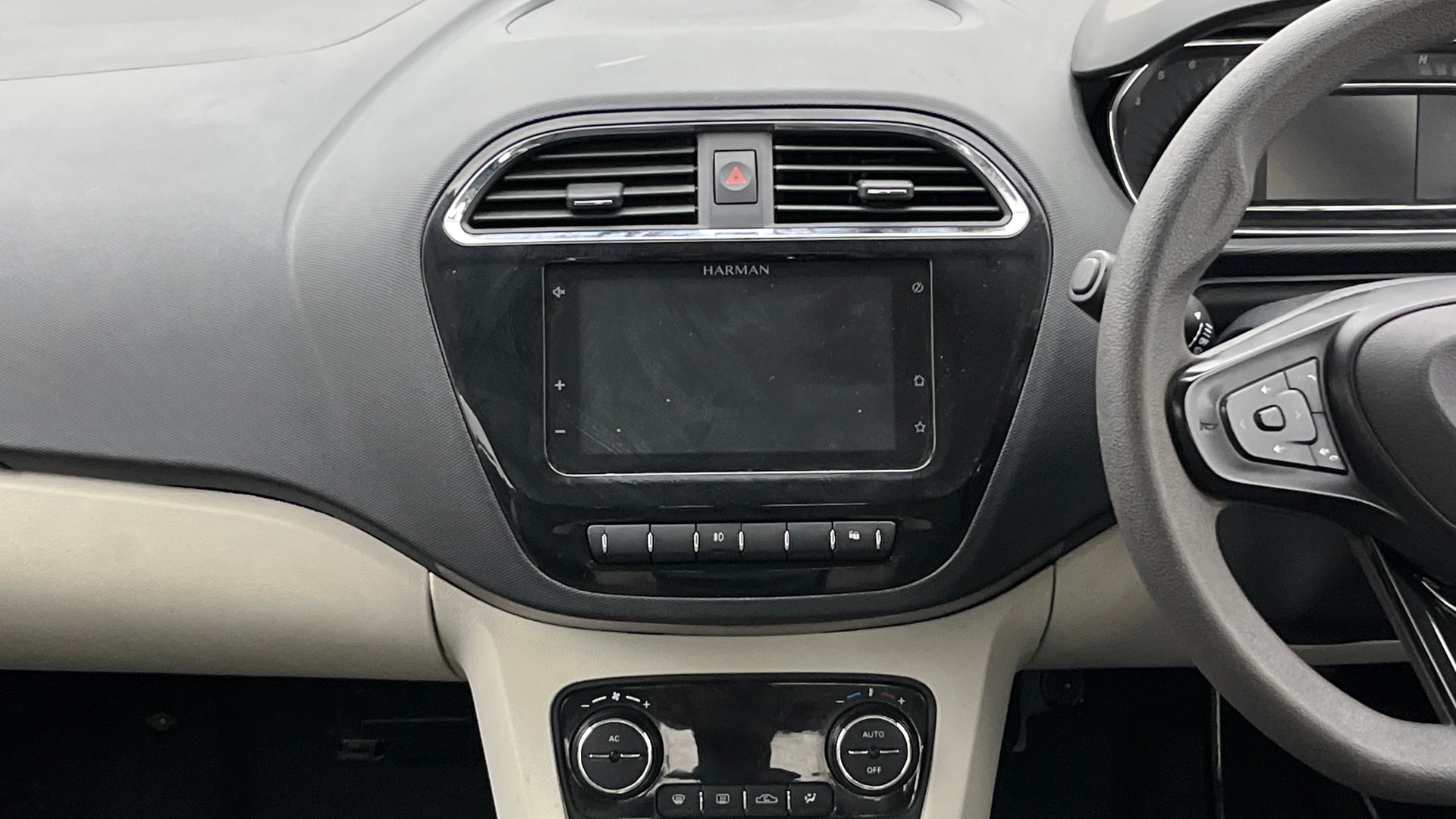 Used 2022 Tata Tiago Used 2022 Tata Tiago