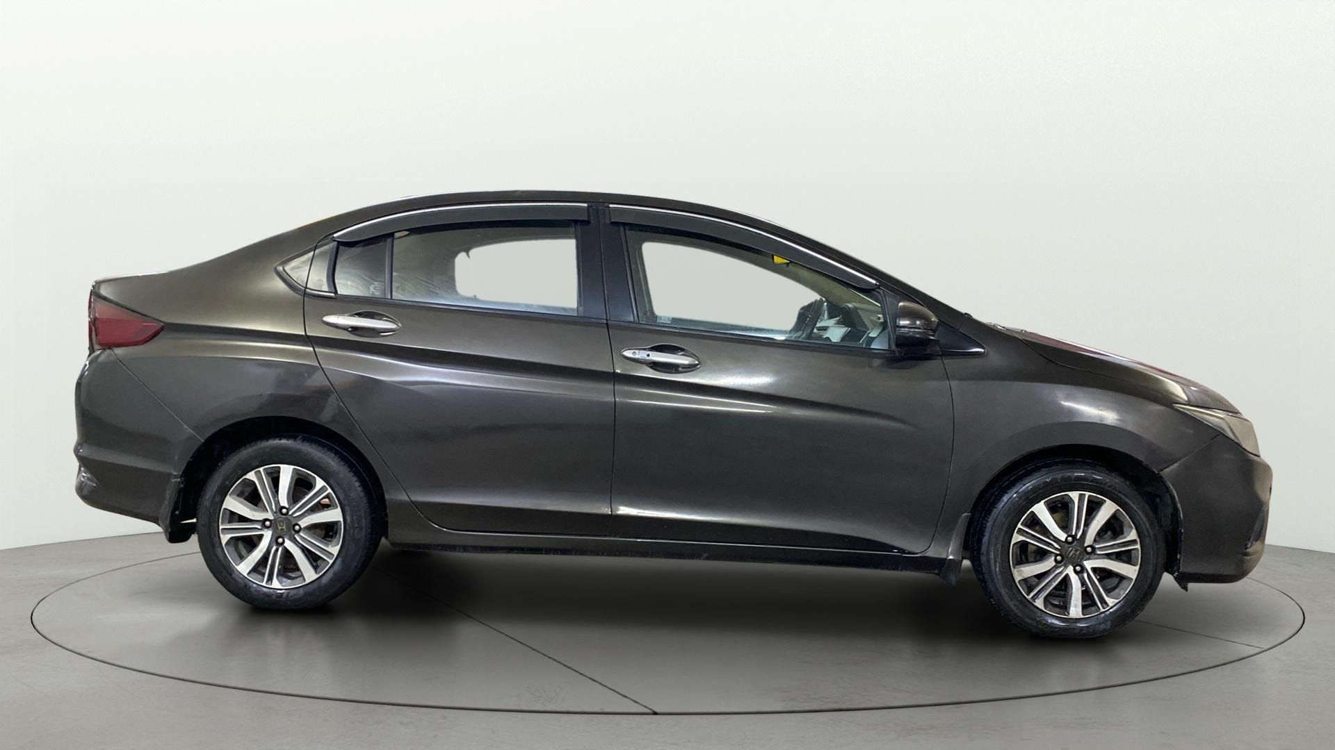 View 2017 Honda City ZX MT Diesel Anniversary Edition Image 8 Used 2017 Honda City ZX MT Diesel Anniversary Edition Image 8