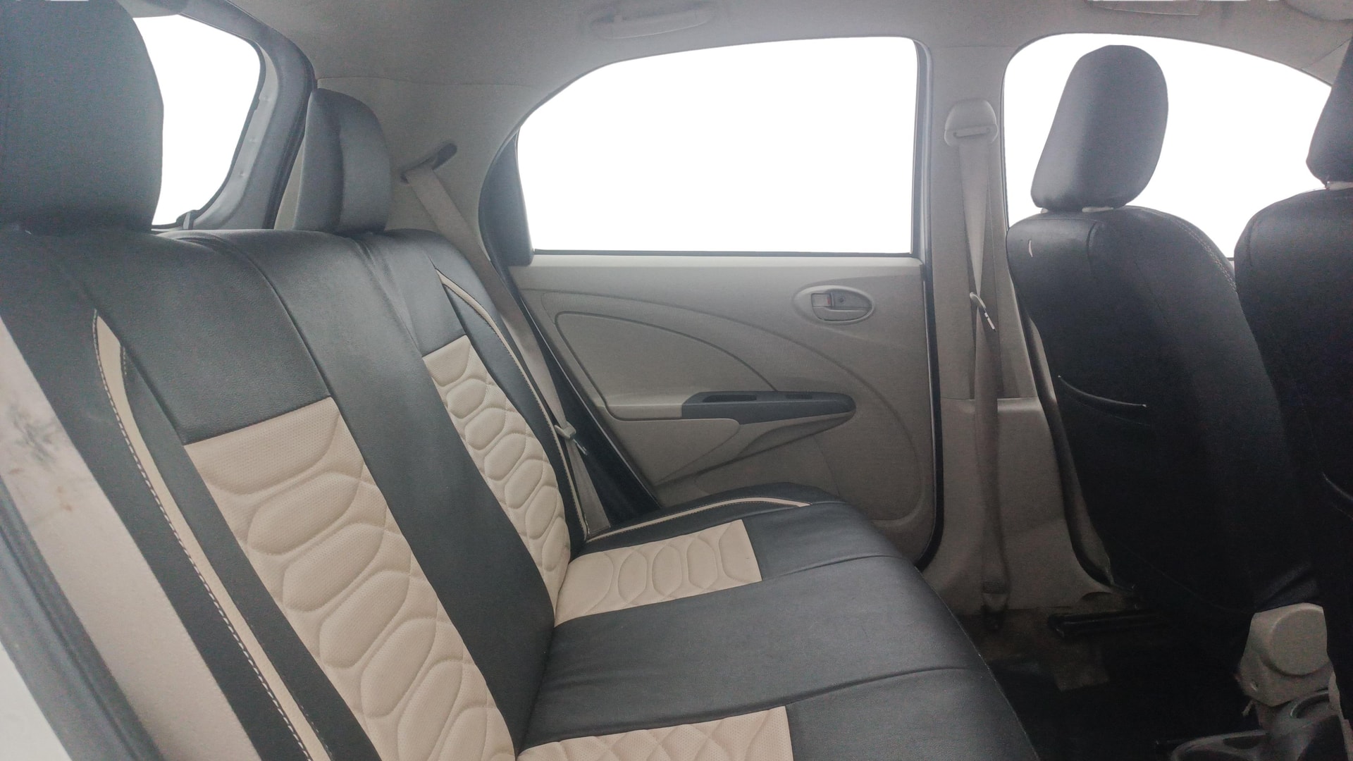 View 2015 Toyota Etios Liva G Image 28 Used 2015 Toyota Etios Liva G Image 28