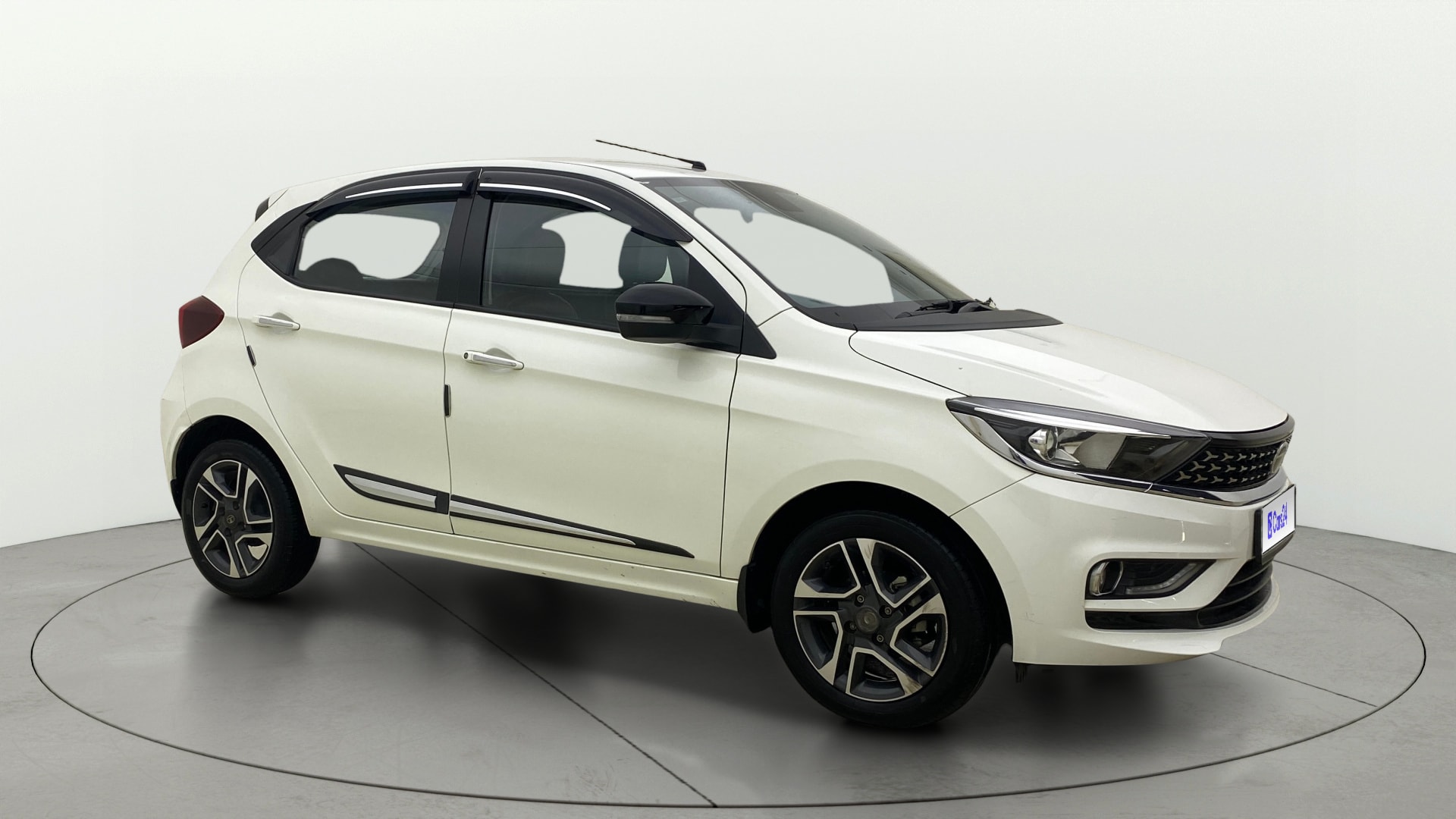 View 2024 Tata Tiago Revotorq XB Image 14 Used 2024 Tata Tiago Revotorq XB Image 14