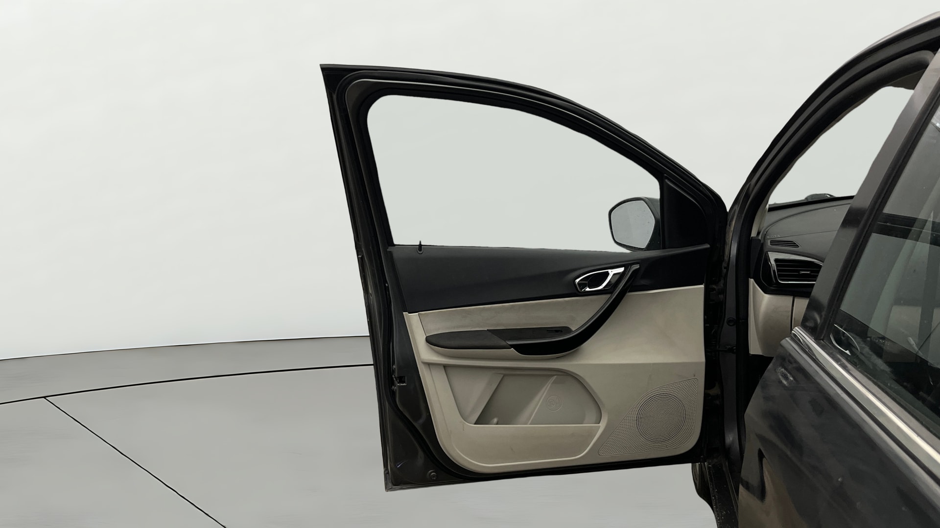 View 2022 Tata Tigor XE Diesel Image 31 Used 2022 Tata Tigor XE Diesel Image 31