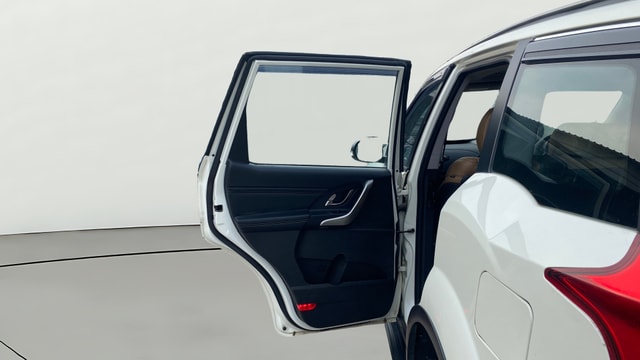 View Mahindra XUV500 Image 24 Used Mahindra XUV500 Image 24