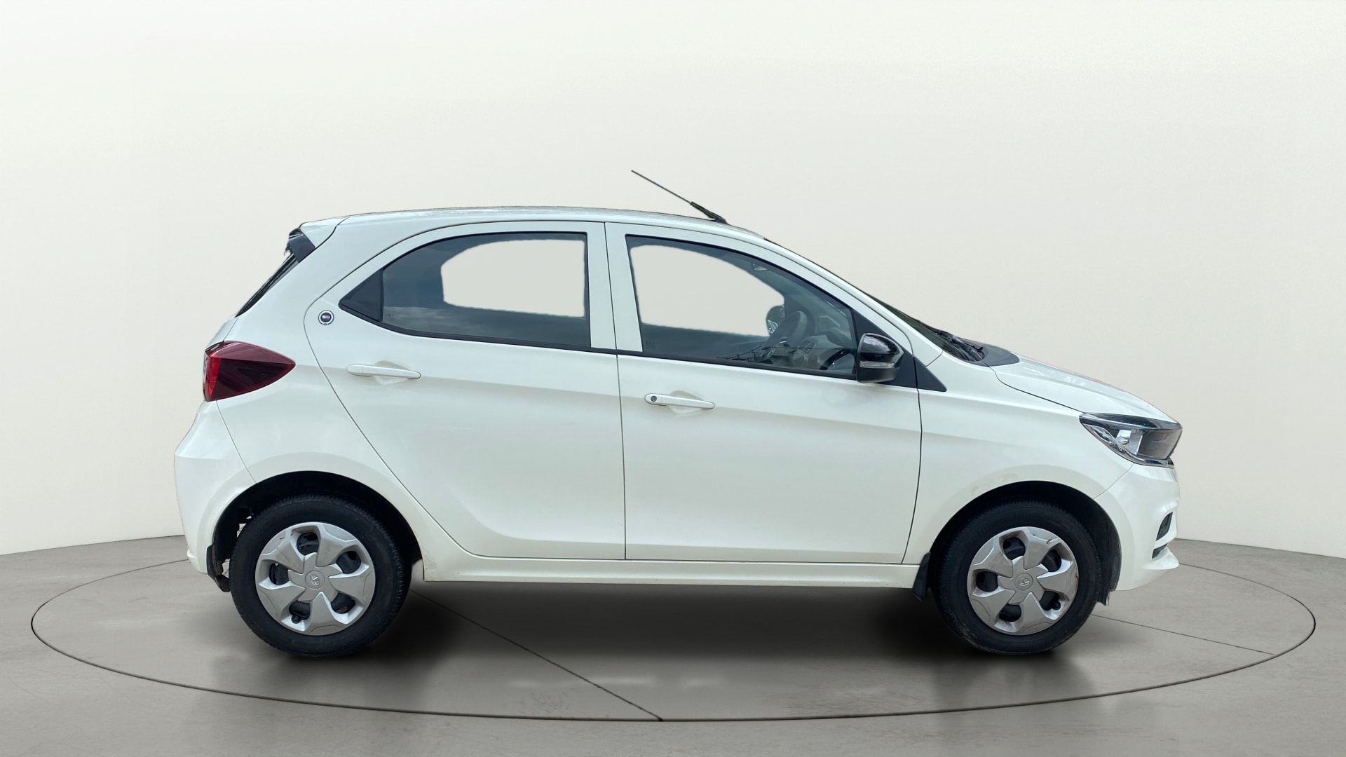 View 2023 Tata Tiago Revotorq XB Image 8 Used 2023 Tata Tiago Revotorq XB Image 8