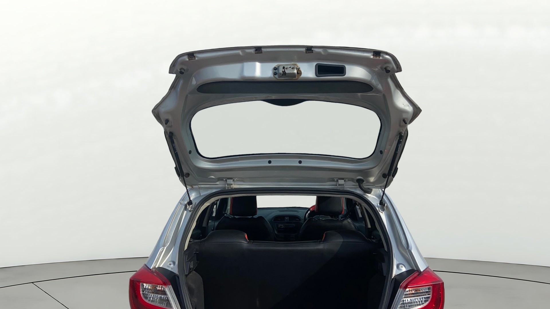 View 2020 Tata Tiago Revotorq XB Image 16 Used 2020 Tata Tiago Revotorq XB Image 16
