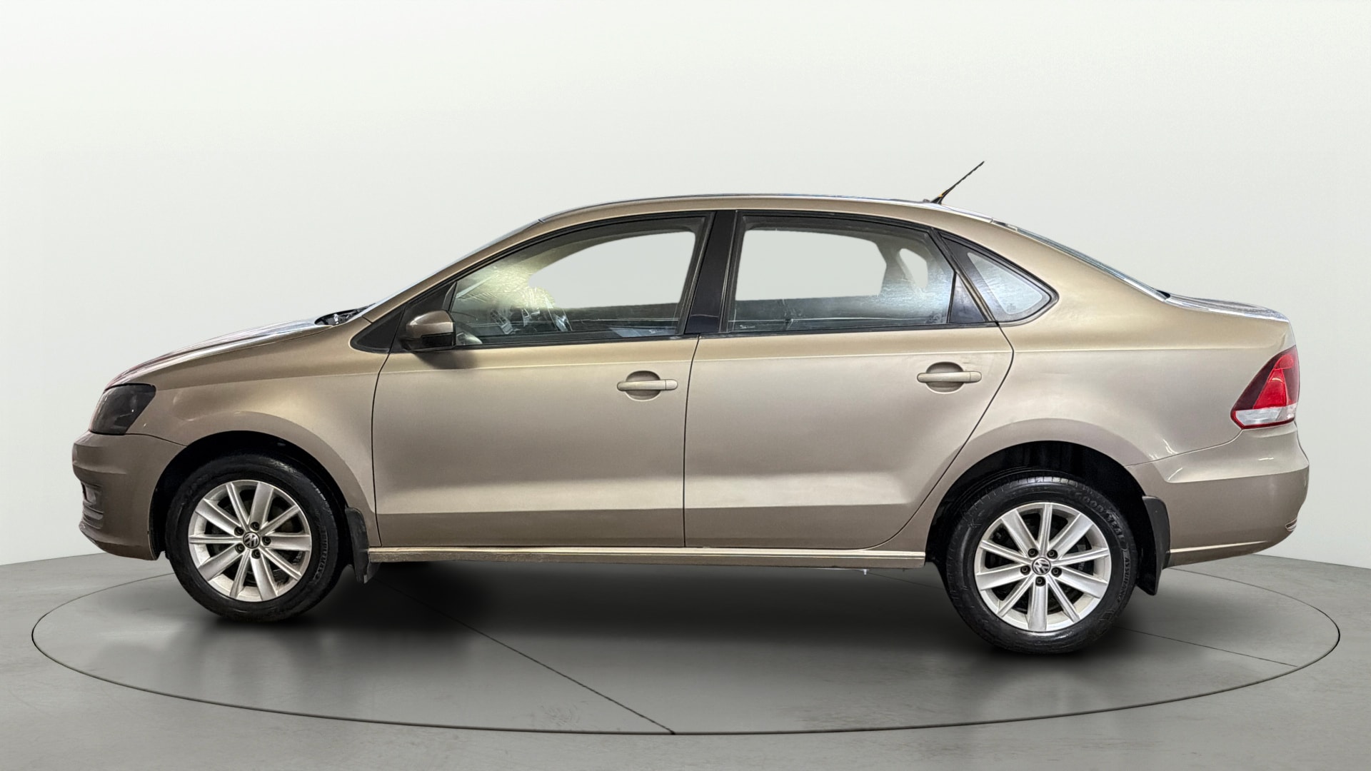 View 2016 Volkswagen Vento DSG Image 6 Used 2016 Volkswagen Vento DSG Image 6