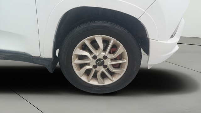 View Mahindra KUV100 Image 39 Used Mahindra KUV100 Image 39