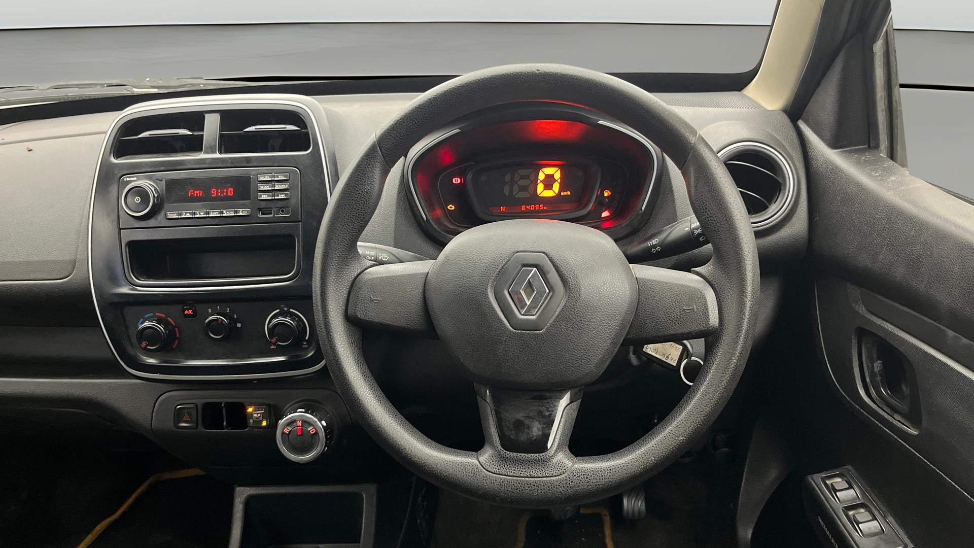 View 2018 Renault Kwid RXL 1.0 AMT BS IV Image 20 Used 2018 Renault Kwid RXL 1.0 AMT BS IV Image 20