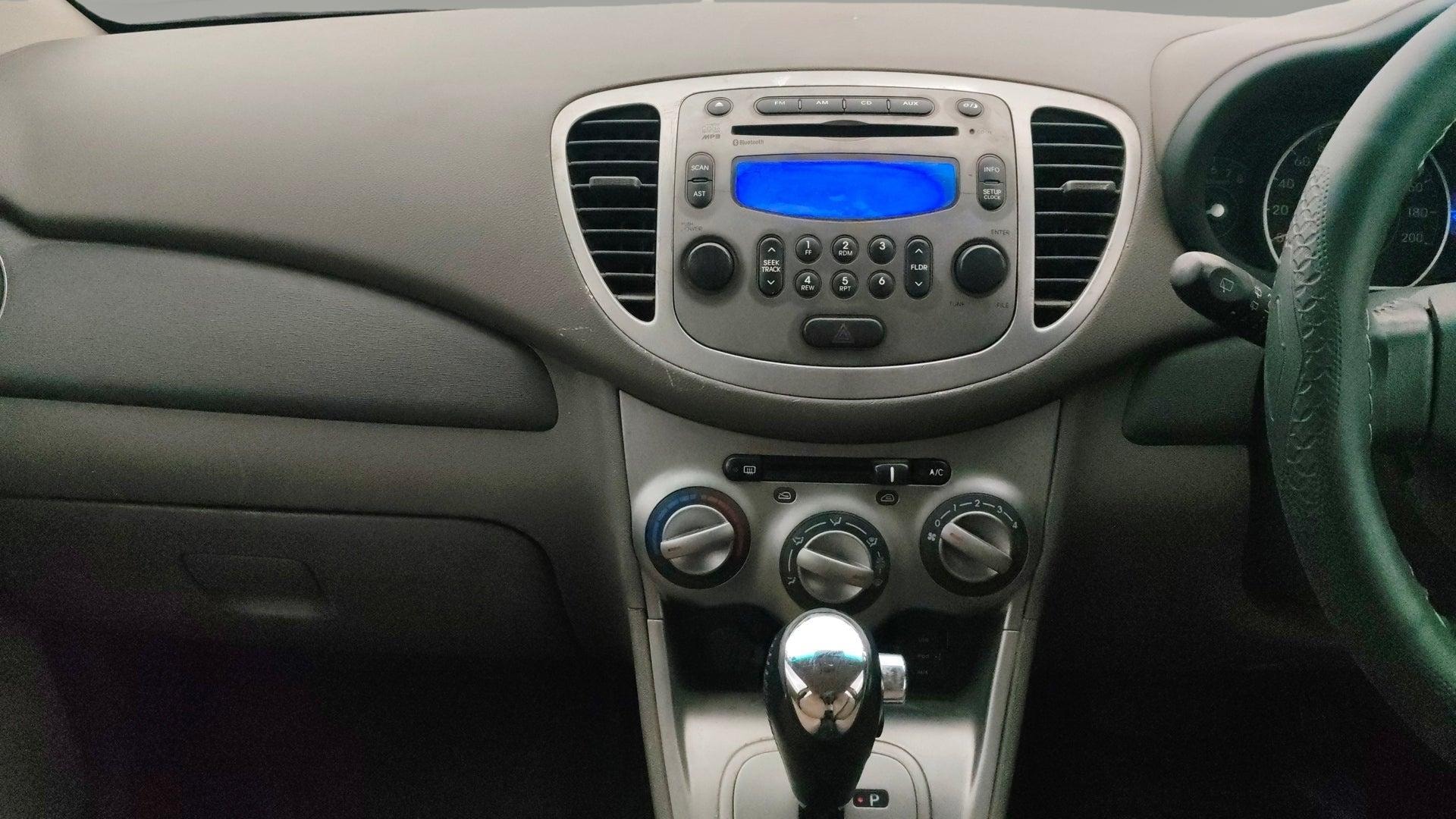 View 2013 Hyundai i10 1.2 Sportz AT Image 17 Used 2013 Hyundai i10 1.2 Sportz AT Image 17