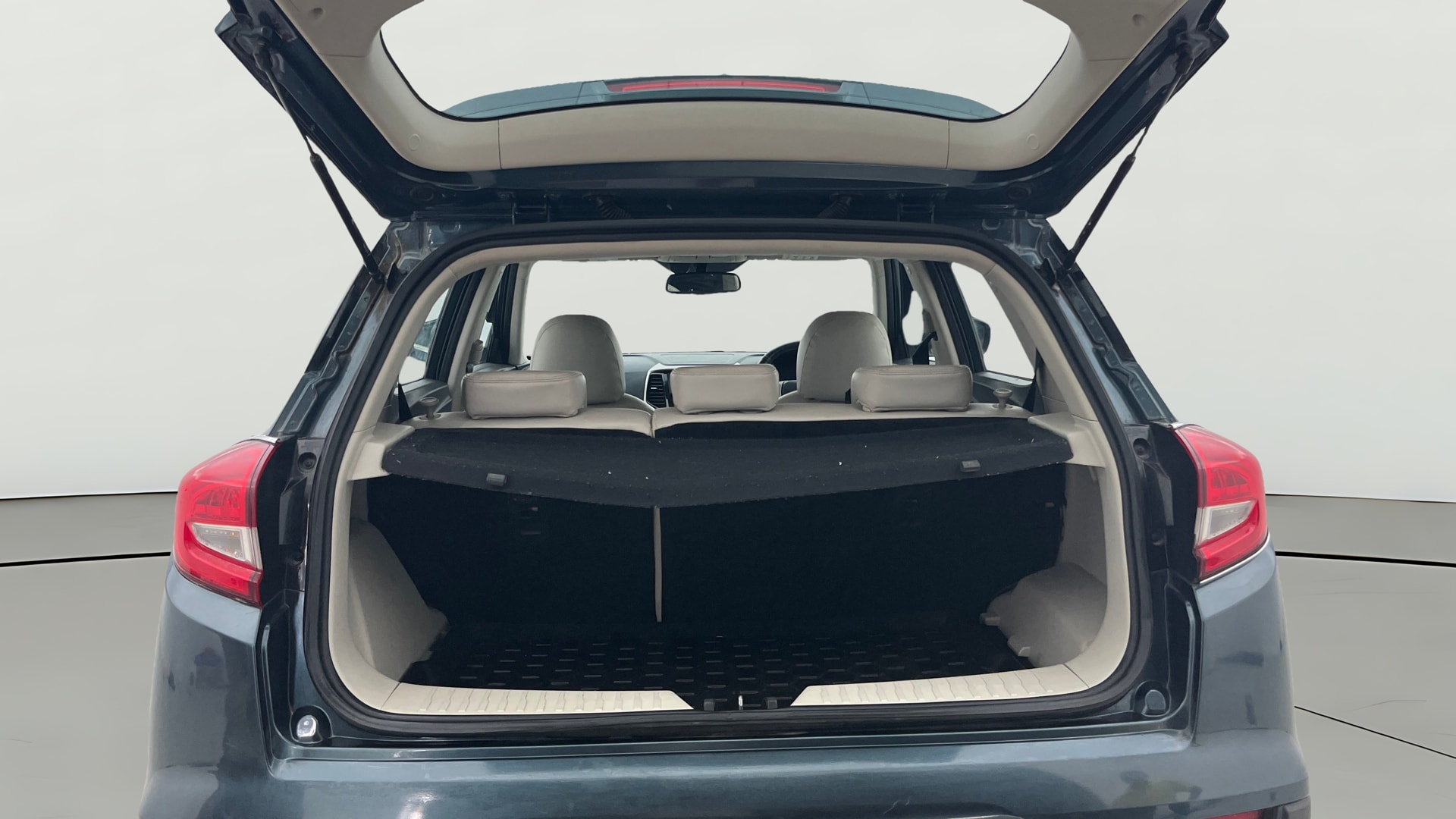 Used 2022 Mahindra XUV300 Used 2022 Mahindra XUV300