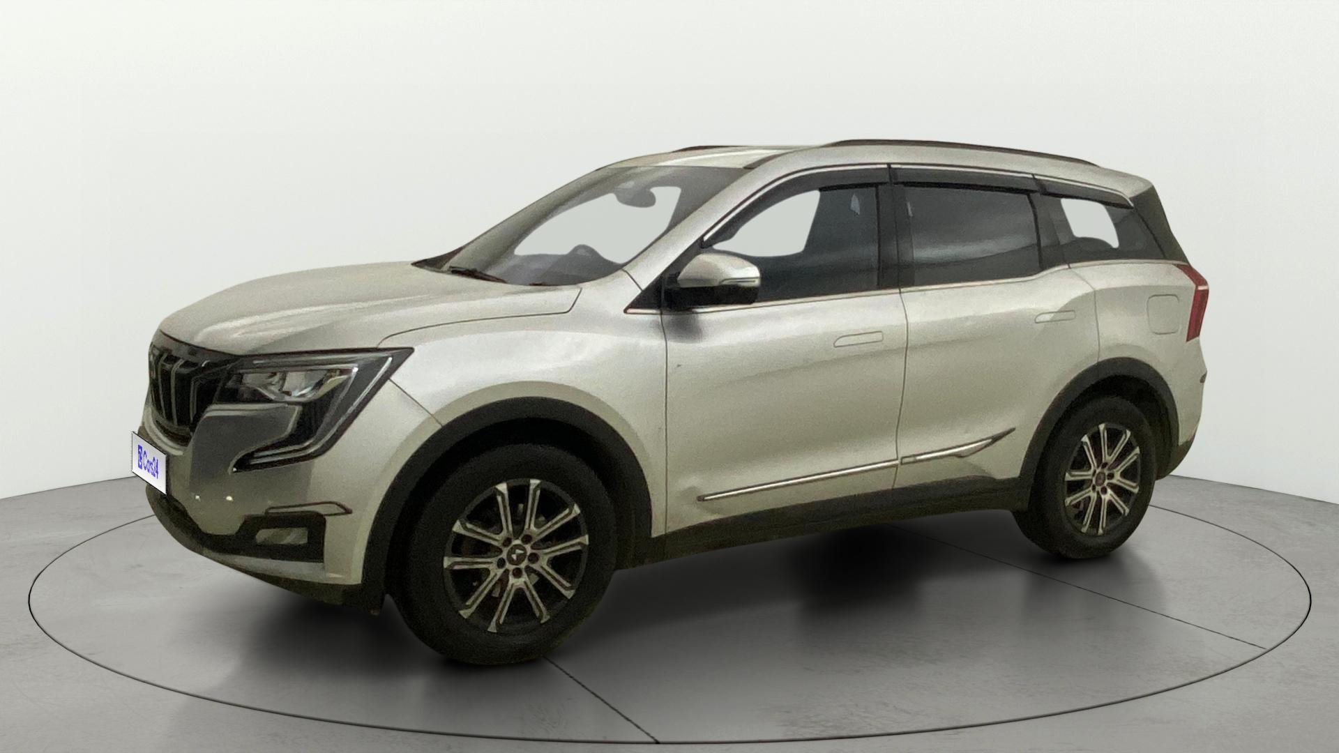 View 2022 Mahindra XUV700 MX Petrol 5 STR Image 23 Used 2022 Mahindra XUV700 MX Petrol 5 STR Image 23