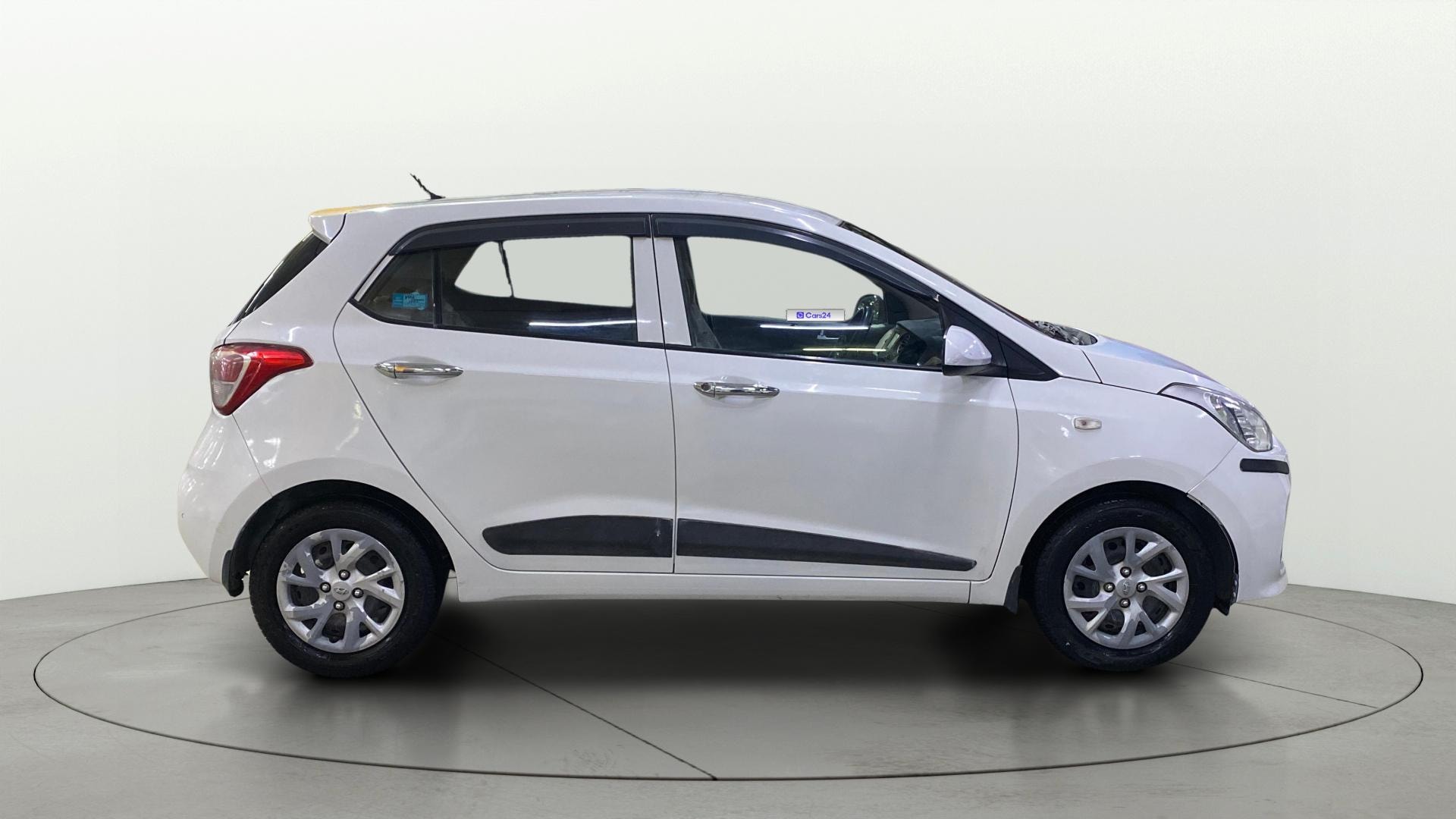 View 2017 Hyundai Grand i10 Sportz 1.2 Kappa Image 8 Used 2017 Hyundai Grand i10 Sportz 1.2 Kappa Image 8
