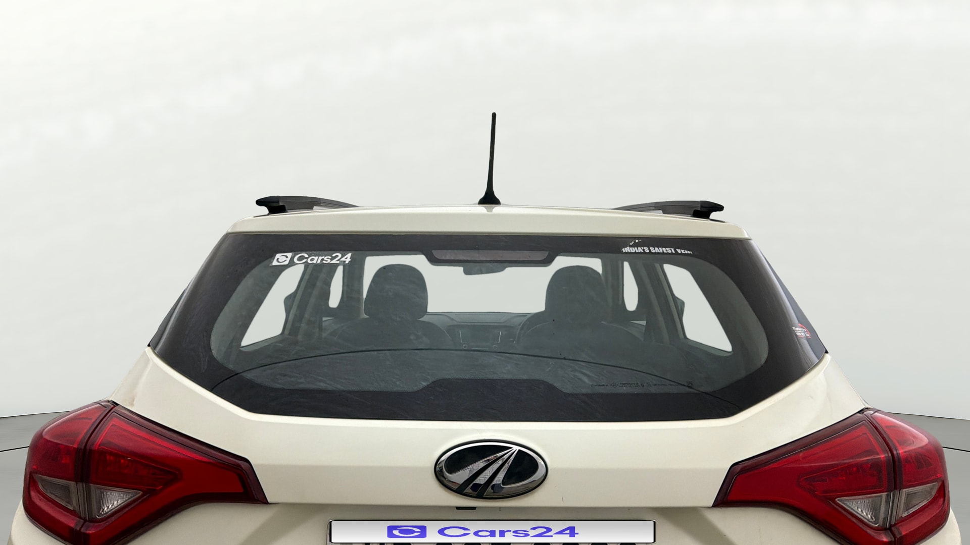 View 2022 Mahindra XUV300 W4 Petrol BS IV Image 4 Used 2022 Mahindra XUV300 W4 Petrol BS IV Image 4