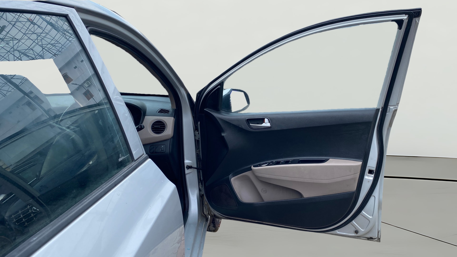 View 2015 Hyundai Grand i10 Sportz 1.2 Kappa Image 43 Used 2015 Hyundai Grand i10 Sportz 1.2 Kappa Image 43