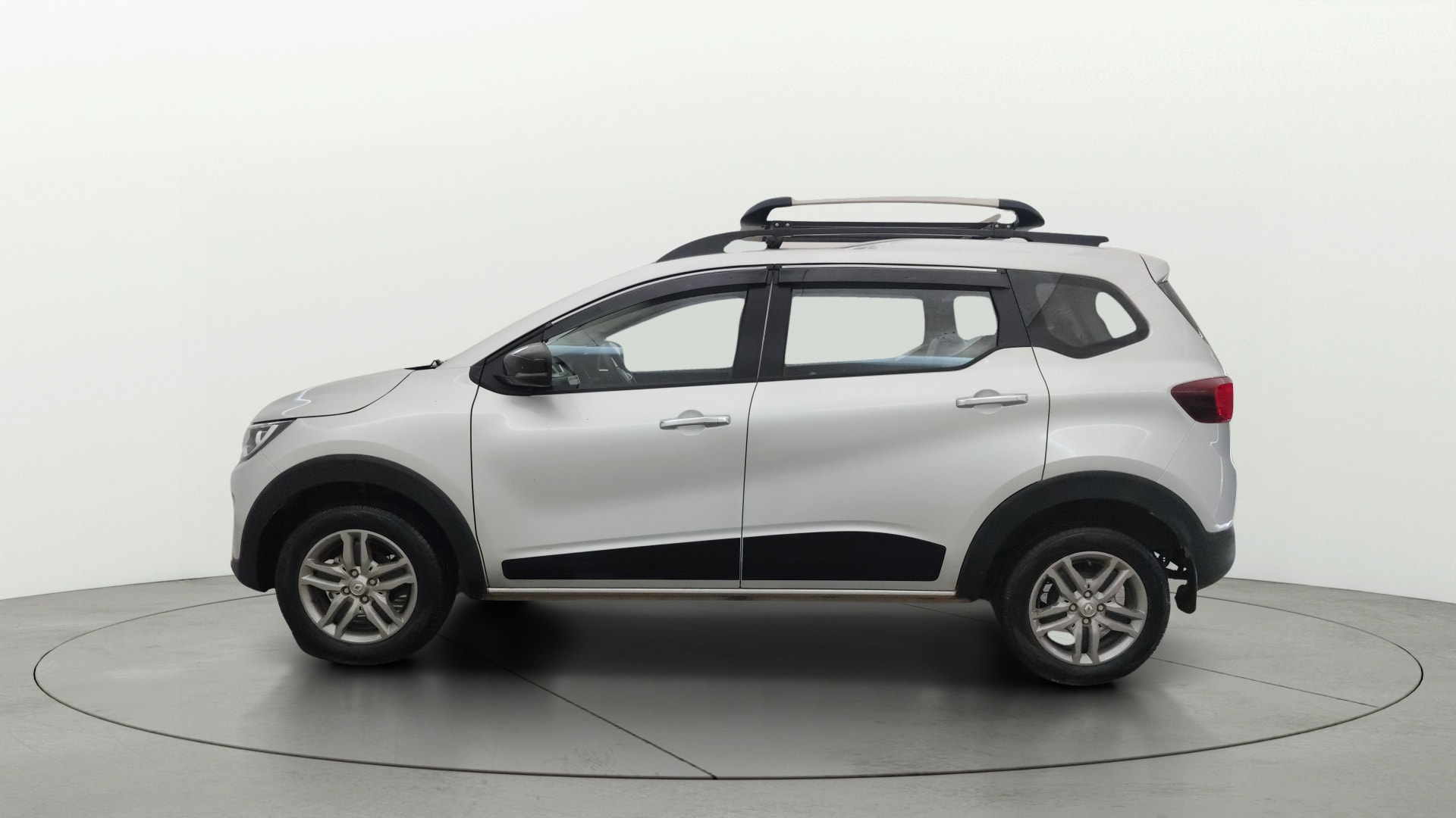 View 2024 Renault Triber RXZ Image 5 Used 2024 Renault Triber RXZ Image 5