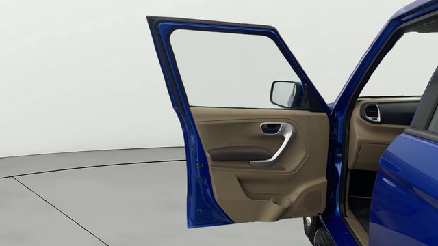 View Mahindra TUV300 Image 30 Used Mahindra TUV300 Image 30