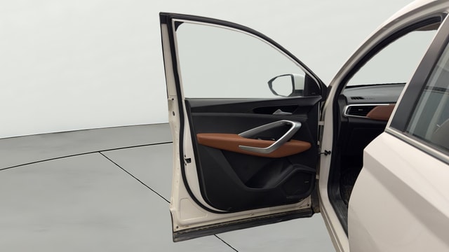 View MG Hector Plus Image 40 Used MG Hector Plus Image 40