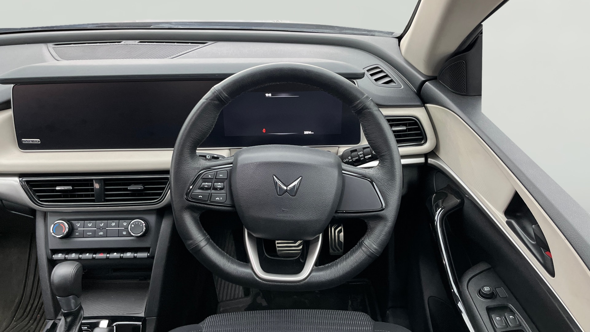 Used 2023 Mahindra XUV700 Used 2023 Mahindra XUV700