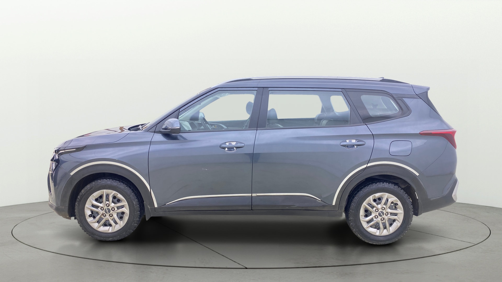 View 2023 Kia Carens Prestige 1.4 Petrol 7 STR Image 5 Used 2023 Kia Carens Prestige 1.4 Petrol 7 STR Image 5