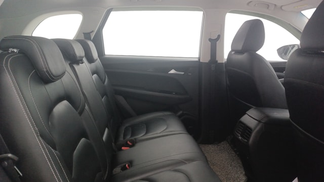 View MG Hector Image 37 Used MG Hector Image 37