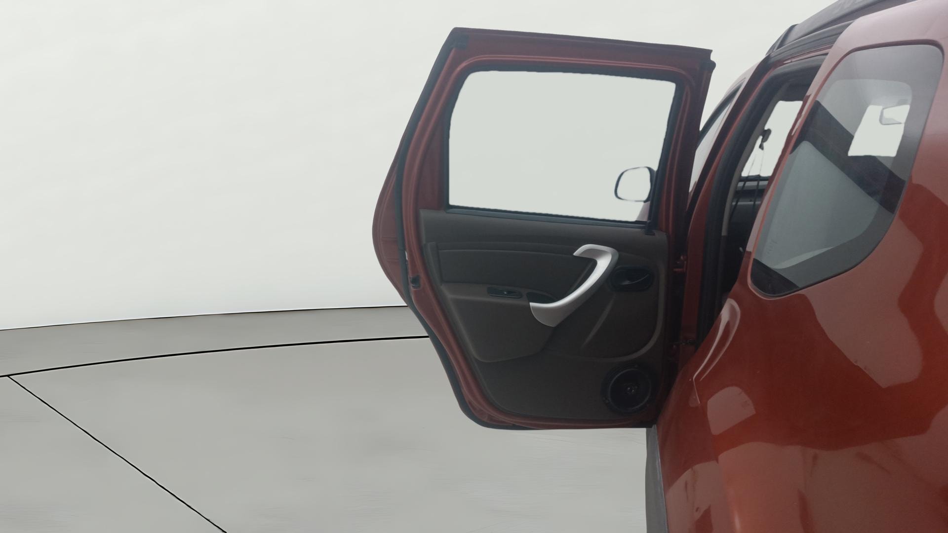 View 2018 Renault Duster Petrol RXE BS IV Image 22 Used 2018 Renault Duster Petrol RXE BS IV Image 22