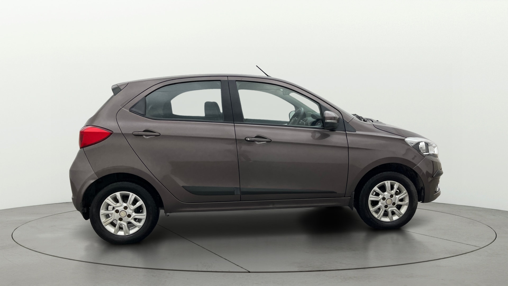 View 2018 Tata Tiago Revotorq XB Image 8 Used 2018 Tata Tiago Revotorq XB Image 8
