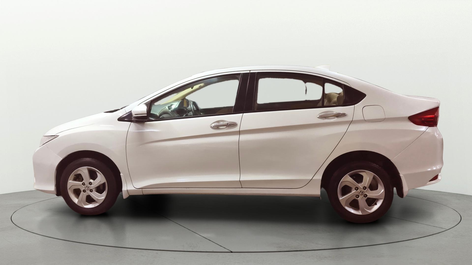 View 2016 Honda City ZX MT Diesel Anniversary Edition Image 6 Used 2016 Honda City ZX MT Diesel Anniversary Edition Image 6