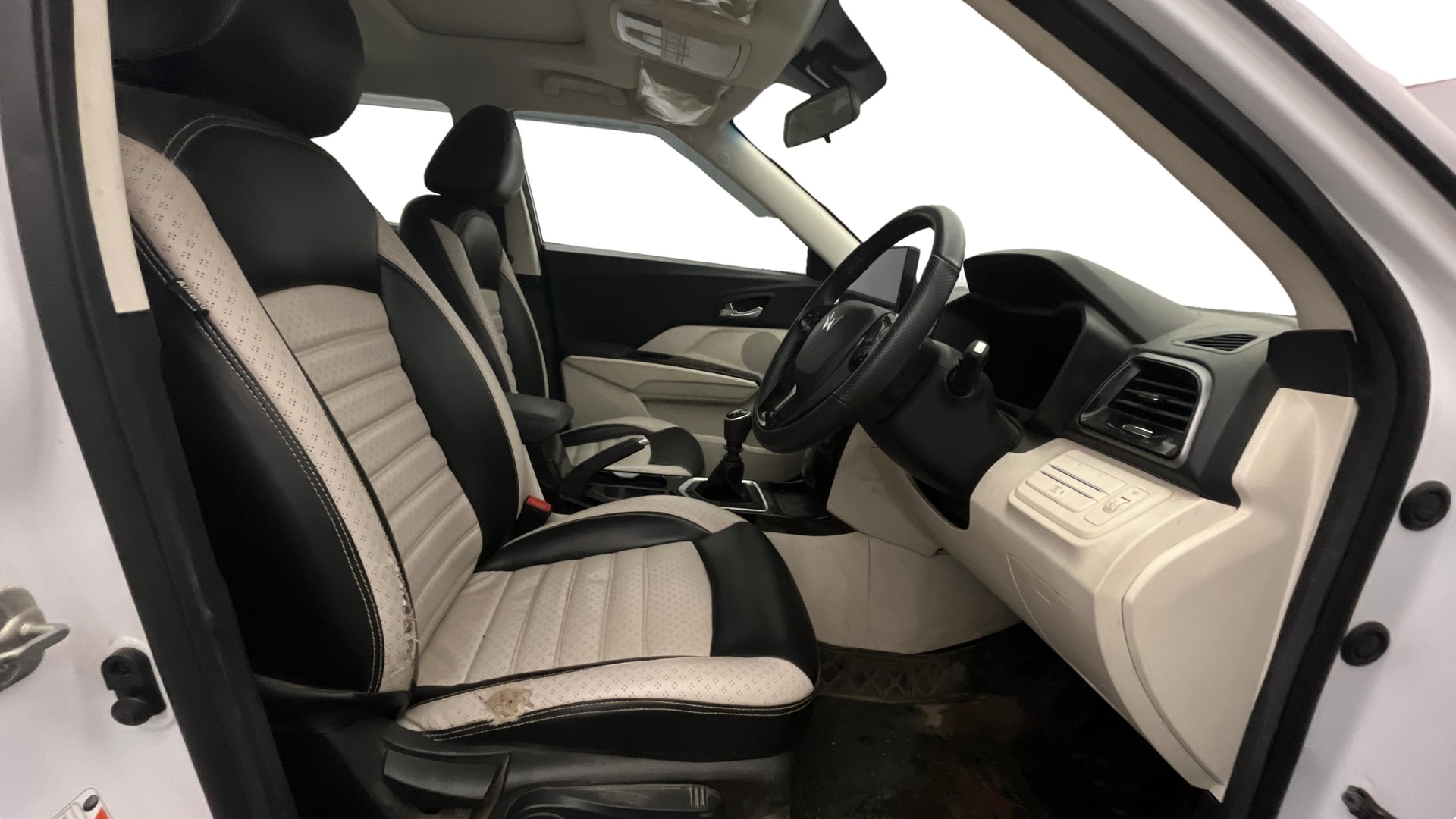 View 2025 Mahindra XUV 3XO AX5L 1.2 TGDi Image 18 Used 2025 Mahindra XUV 3XO AX5L 1.2 TGDi Image 18