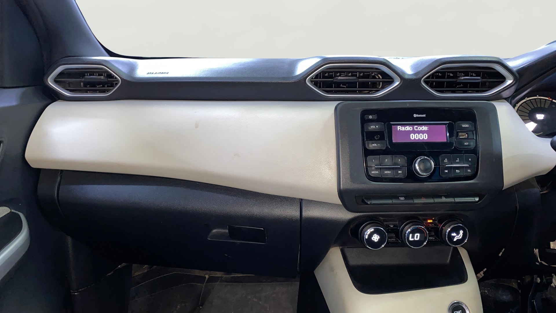 View 2021 Nissan Magnite Turbo XL CVT Image 34 Used 2021 Nissan Magnite Turbo XL CVT Image 34