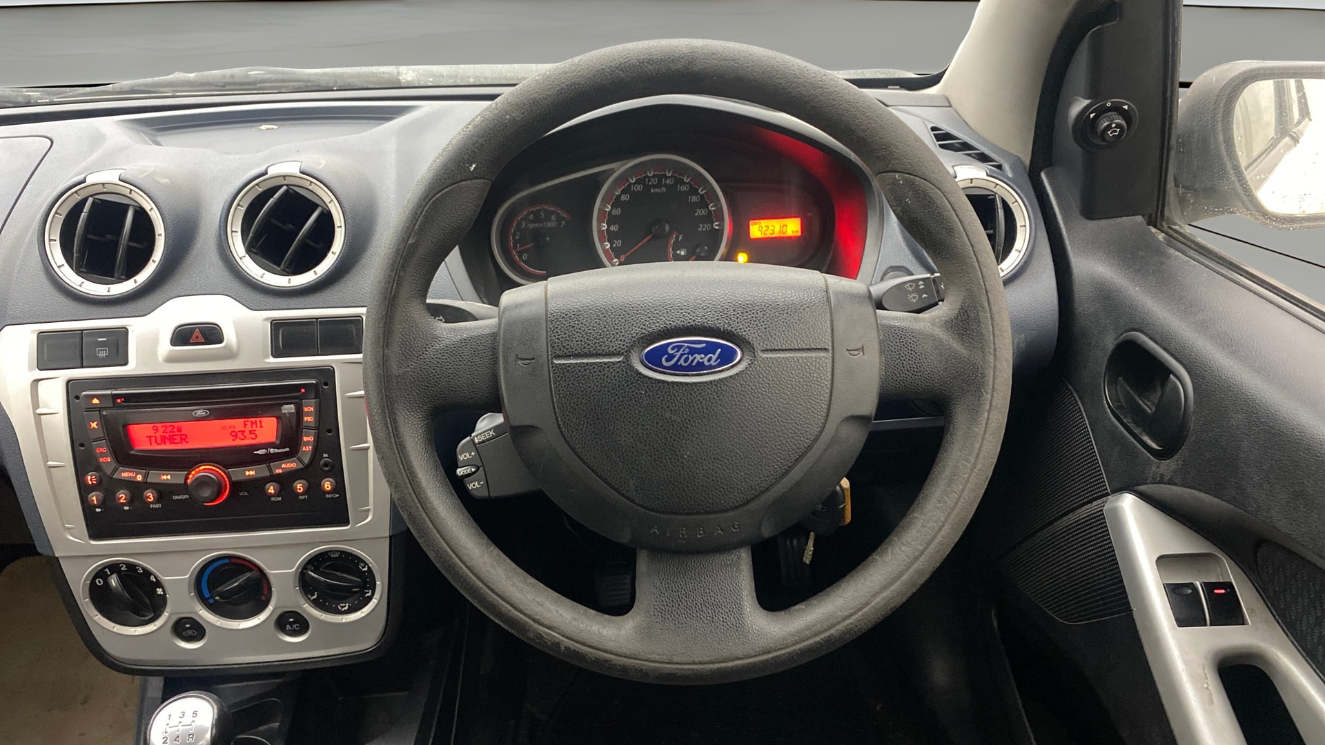 View 2013 Ford Figo 1.2P Ambiente MT BS IV Image 20 Used 2013 Ford Figo 1.2P Ambiente MT BS IV Image 20